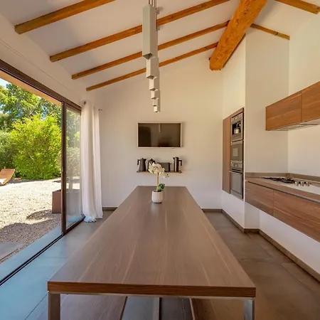 Paradisu Villa *